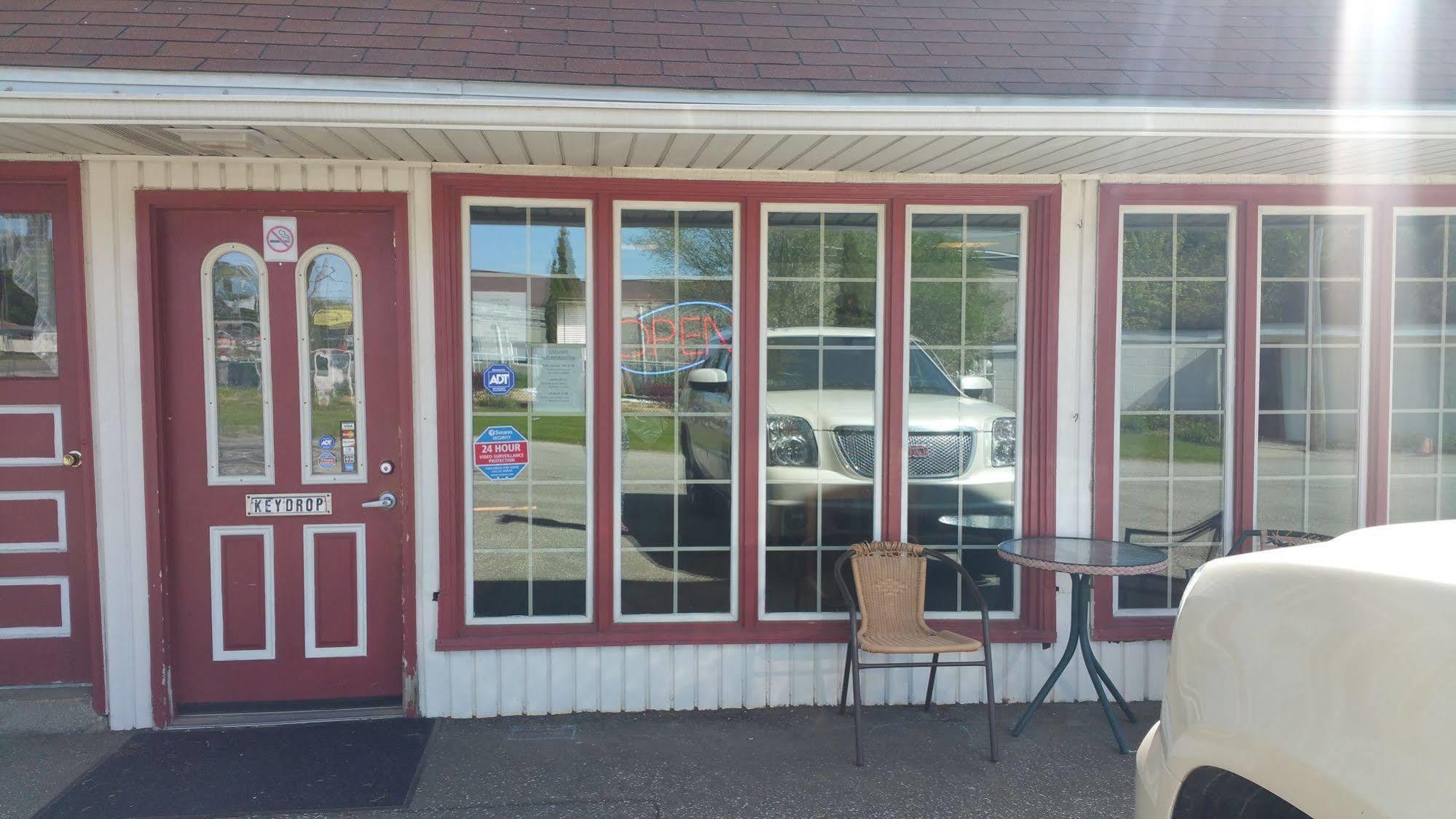 Steelhead Inn Erie Exterior photo